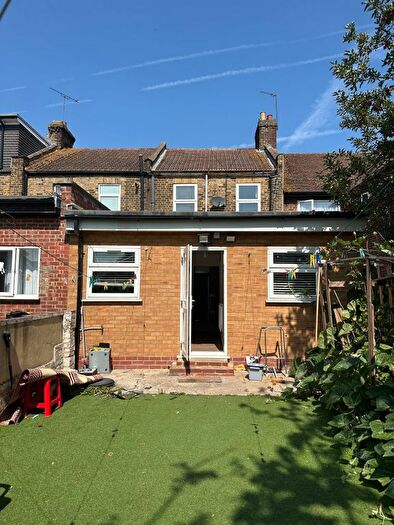 6 Bedroom Terraced House To Rent In Terrace Road, London, E13
