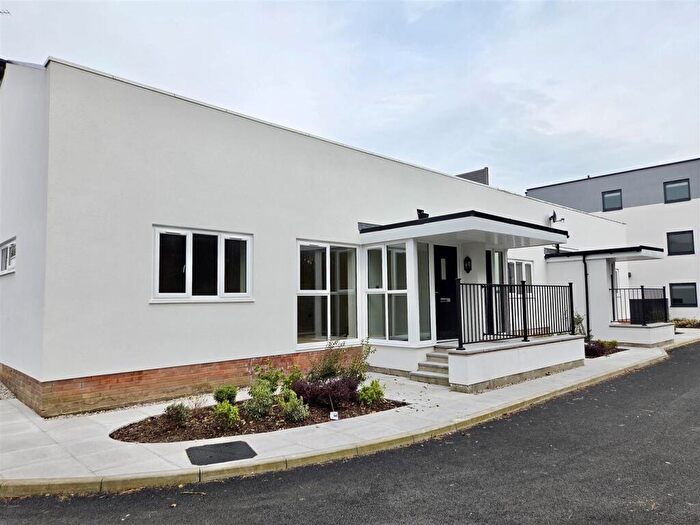 3 Bedroom Apartment For Sale In Woodside View, Forest Drive, Lytham, FY8