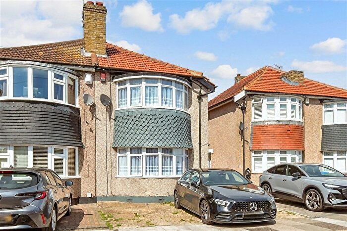3 Bedroom Semi Detached House For Sale In Swanley Road, Welling, Kent, DA16