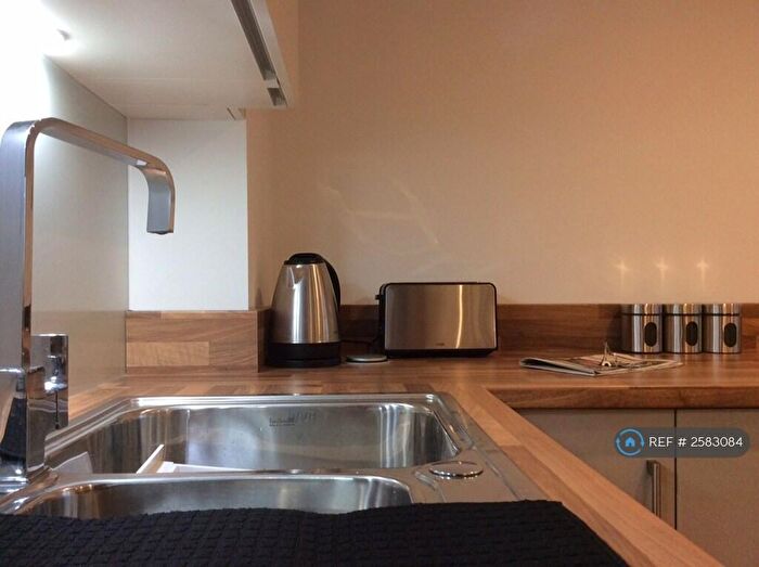 2 Bedroom Flat To Rent In Jansel Square, Aylesbury, HP21
