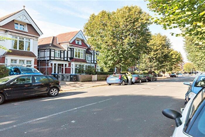 2 Bedroom Flat To Rent In Park Avenue, Willesden Green, NW2