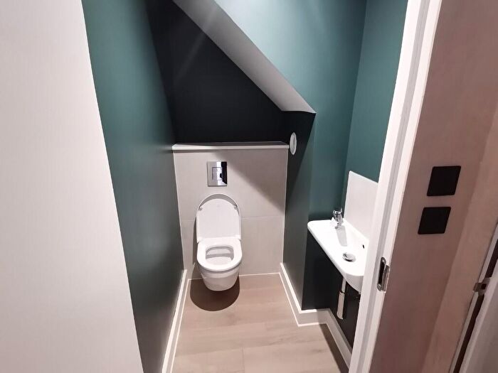 2 Bedroom Duplex To Rent In Spinners Way, Manchester, Greater Manchester, [aVE], M15