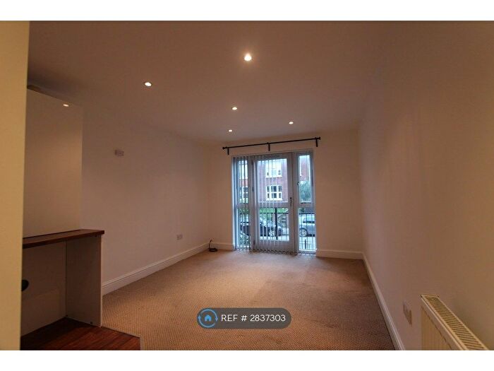 1 Bedroom Flat To Rent In Hartnup Street, Maidstone, ME16