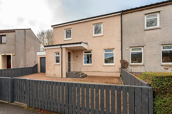 3 Bedroom Semi Detached House For Sale In Lomond Gardens, Kirkcaldy, KY2