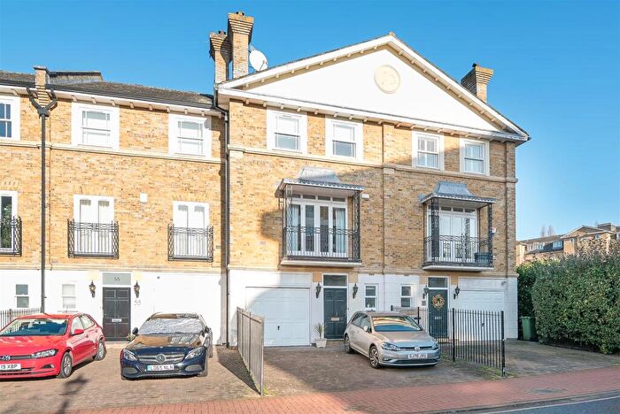 4 Bedroom Town House To Rent In Trinity Church Road, SW13