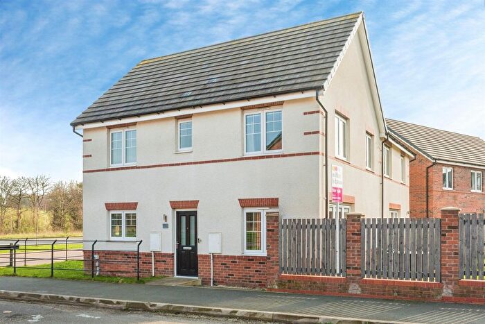 3 Bedroom Semi Detached House For Sale In Staithes Drive, Wakefield, WF1