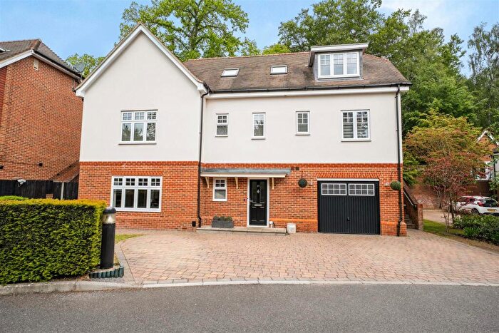 5 Bedroom Detached House For Sale In Westerdale Drive, Frimley, Camberley, GU16