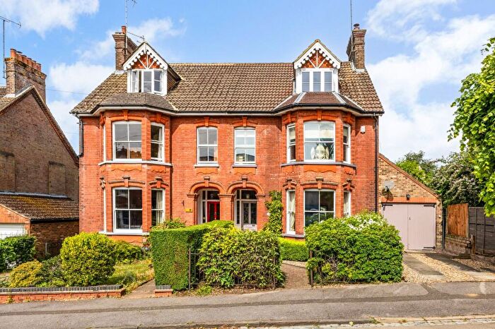 5 Bedroom Semi Detached House For Sale In Clarence Road, Harpenden, Hertfordshire, AL5