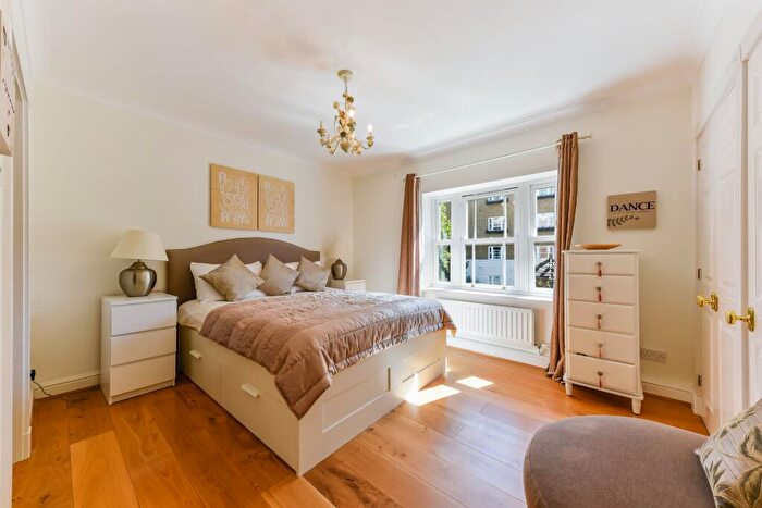 2 Bedroom Flat For Sale In Trinity Church Road, Caldwell House, SW13
