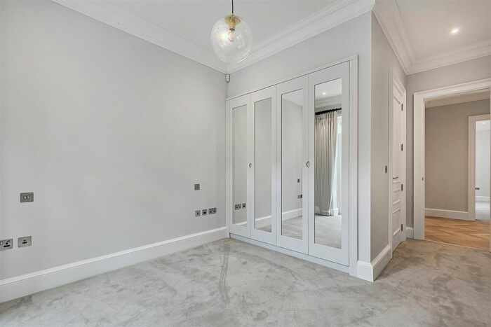 3 Bedroom Flat To Rent In Totteridge Village, London, N20