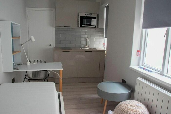 Studio To Rent In Queen's Gardens, London, W2