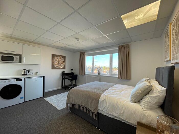 Studio To Rent In Wilbury Villas -, S74