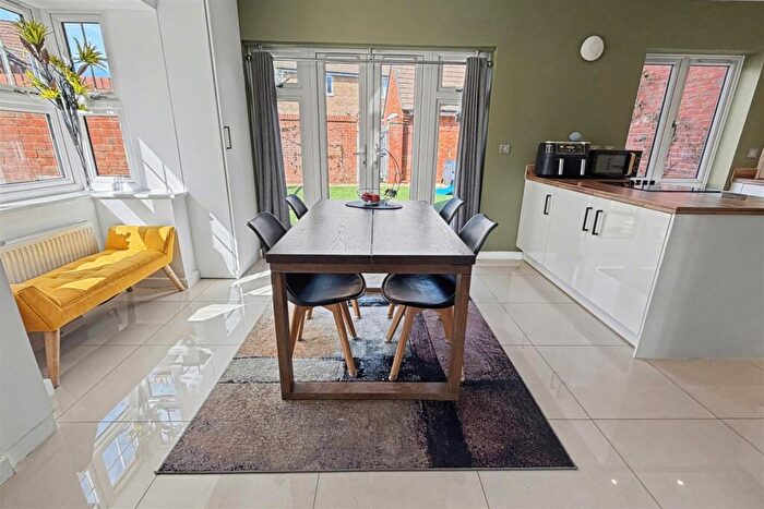 3 Bedroom Link Detached House For Sale In Wareham, BH20 - Photo 4