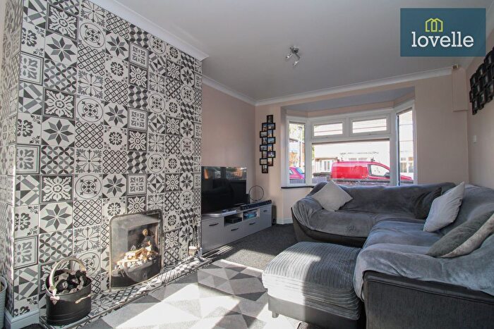3 Bedroom Semi-Detached House For Sale In Westhill Road, Grimsby, DN34