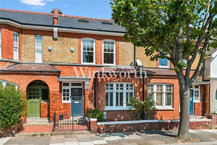 3 Bedroom House For Sale In Russell Avenue, London, N22