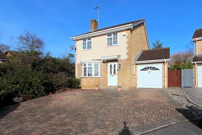4 Bedroom Detached House To Rent In Saffron Close, Chineham, RG24