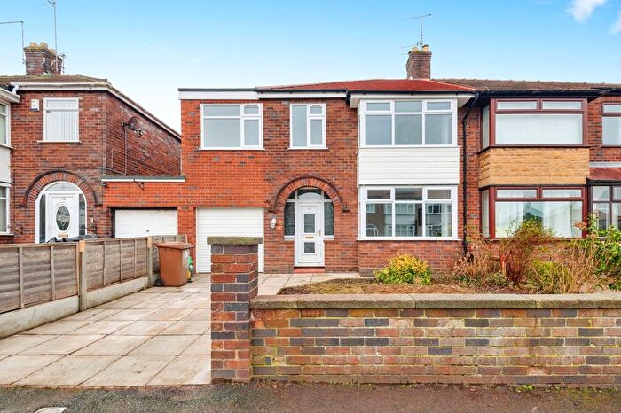 4 Bedroom Semi Detached House For Sale In St. Georges Avenue, Windle, St. Helens, Merseyside, WA10