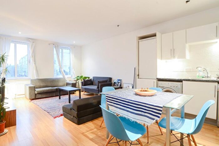 2 Bedroom Apartment To Rent In Market Court, N1