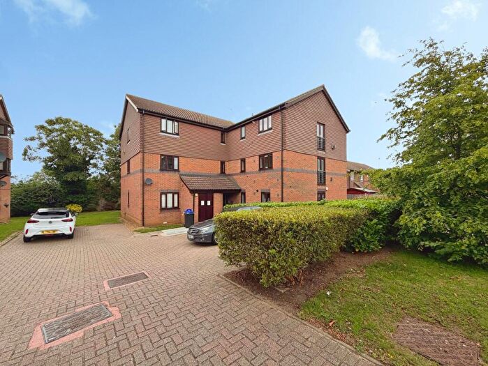 2 Bedroom Flat For Sale In Woodfall Drive, Crayford, Dartford, DA1