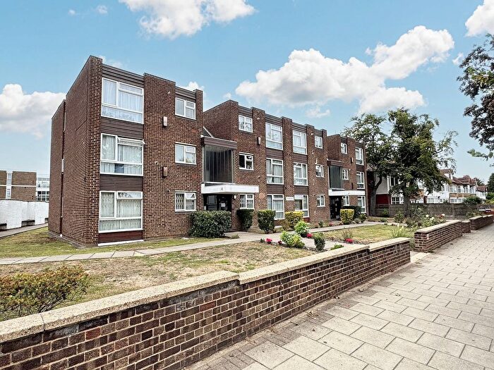 1 Bedroom Flat To Rent In Whitchurch Lane, Thorndale, HA8