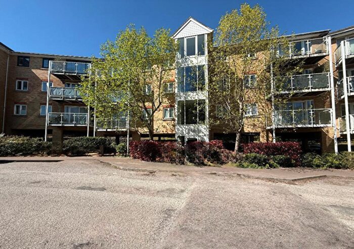 2 Bedroom Flat For Sale In Foxglove Way, Luton, LU3