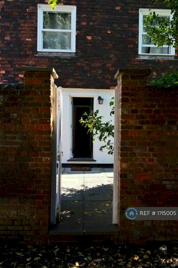 1 Bedroom Flat To Rent In Marlowe Court, Canterbury, CT1