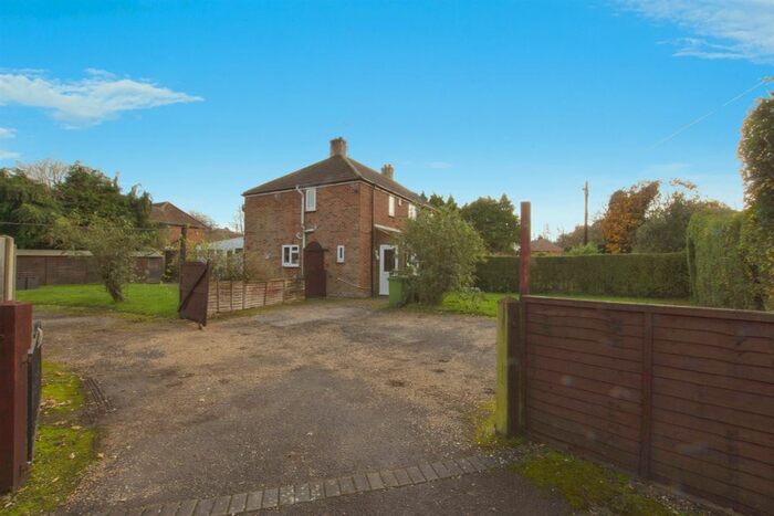 3 Bedroom Semi-Detached House For Sale In Cold Harbour, North Waltham, Basingstoke, RG25