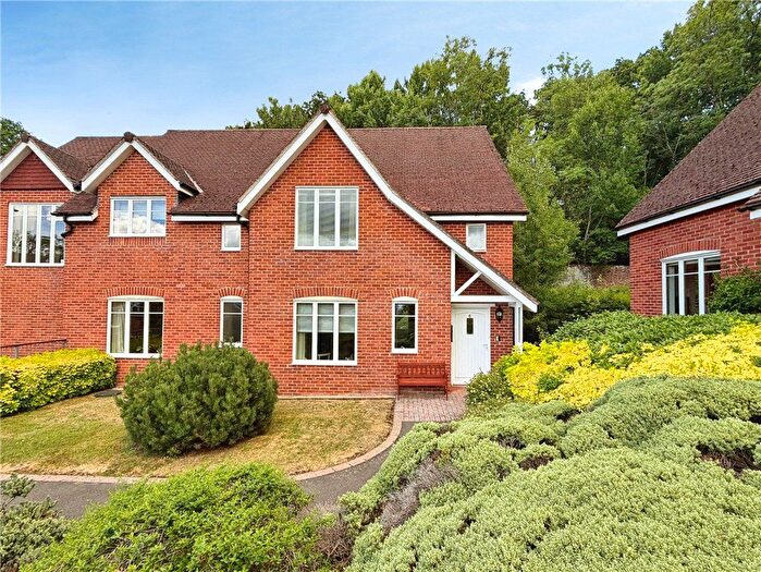 2 Bedroom Flat For Sale In Salisbury Road, Sherfield English, Romsey, Hampshire, SO51