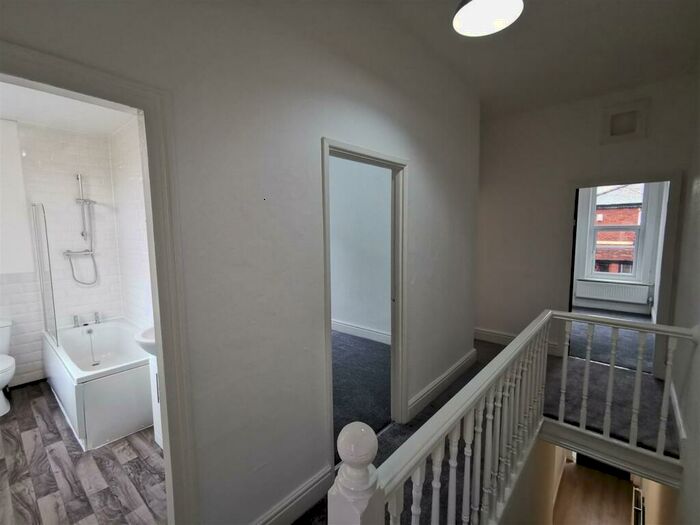 3 Bedroom End Of Terrace House To Rent In Grange Road North, Hyde, SK14