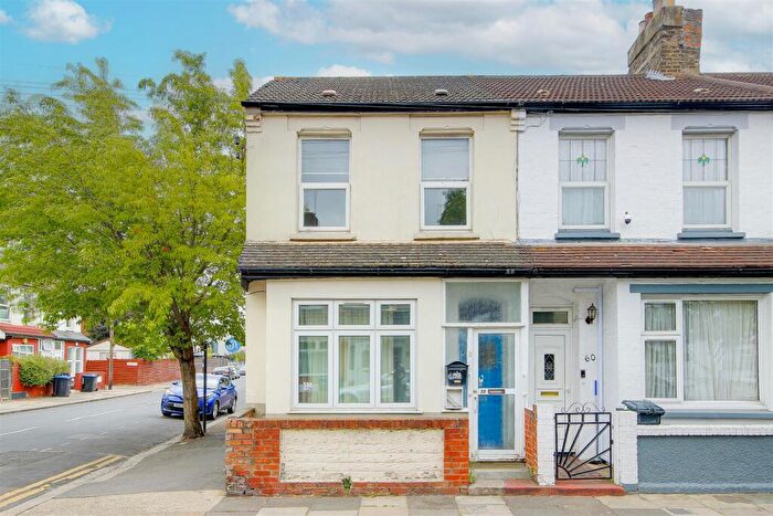 2 Bedroom Flat For Sale In Argyle Road, Edmonton, N18