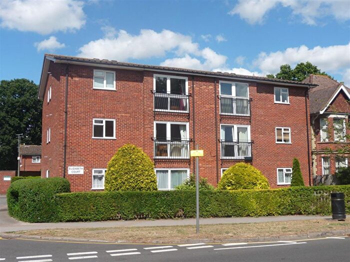 2 Bedroom Flat To Rent In Horley, Surrey, RH6