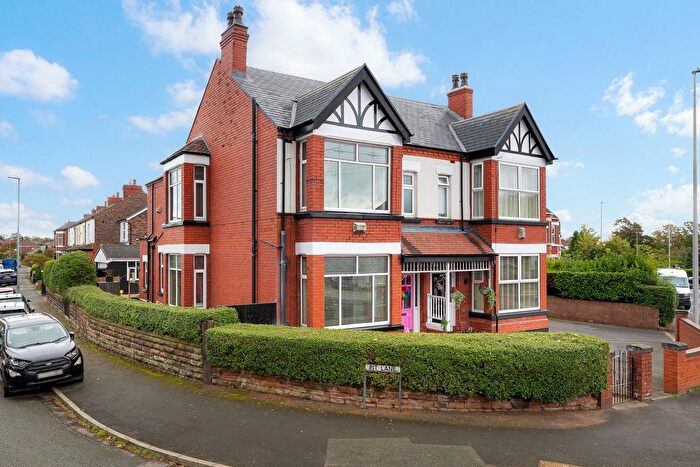 4 Bedroom Semi Detached House For Sale In Birchfield Road, Widnes, WA8