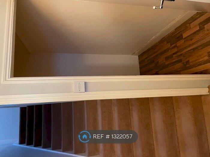 2 Bedroom Flat To Rent In Middle Street, Brockham, Betchworth RH3