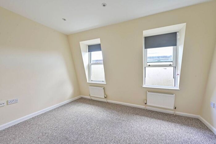 2 Bedroom Flat To Rent In Merton Road, Southfields, London, SW18