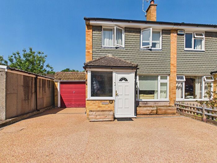 3 Bedroom Property For Sale In Darwin Drive, Tonbridge, TN10