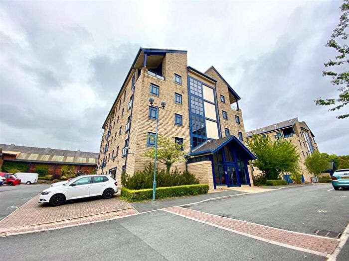 2 Bedroom Flat To Rent In Equilibrium, Lindley, Huddersfield, HD3
