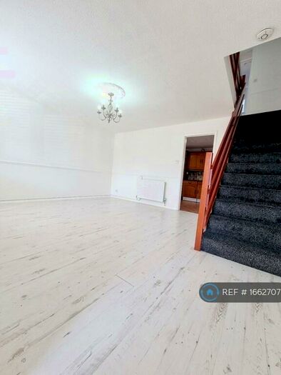 3 Bedroom Terraced House To Rent In Downs Road, Langley, SL3