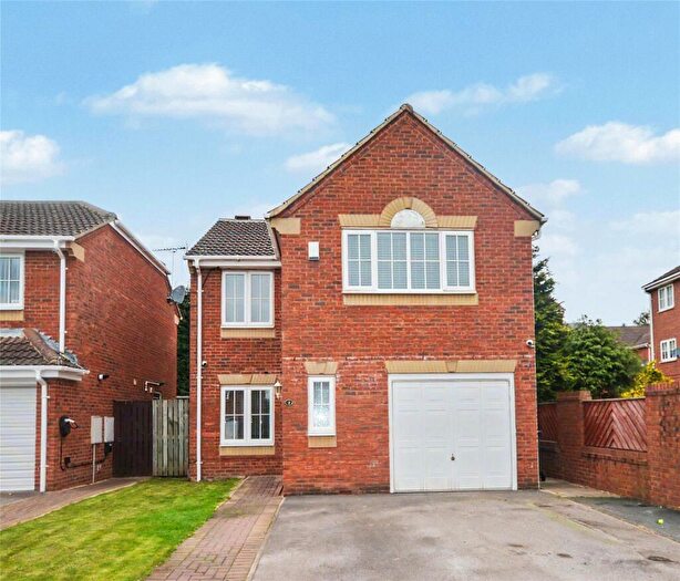 3 Bedroom Detached House For Sale In Kensington Way, Leeds, West Yorkshire, LS10