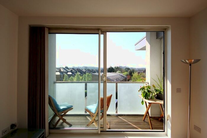 2 Bedroom Apartment To Rent In East Dulwich Road, London, SE22