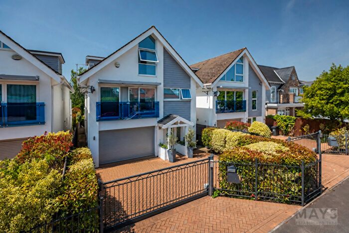 5 Bedroom Detached House For Sale In Dorset Lake Avenue, Lilliput, BH14