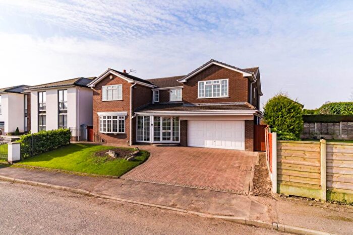 6 Bedroom Detached House To Rent In Higher Croft, Whitefield, M45