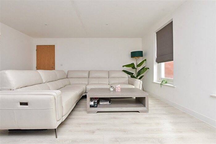 2 Bedroom Flat For Sale In Richmond Street, Herne Bay, Kent, CT6