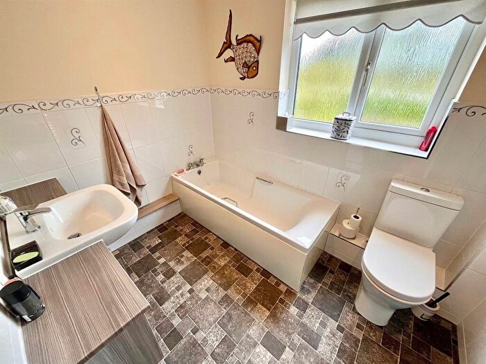 5 Bedroom Detached House For Sale In Martin De Rye Way, Caister-On-Sea, NR30