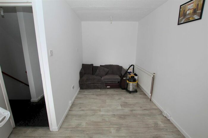 3 Bedroom Flat To Rent In Brunswick Road, London, N15