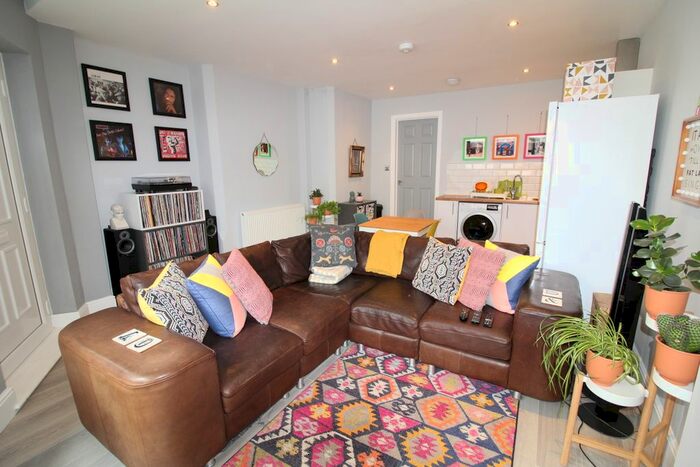 1 Bedroom Flat To Rent In Beech Avenue, New Basford, Nottingham, NG7