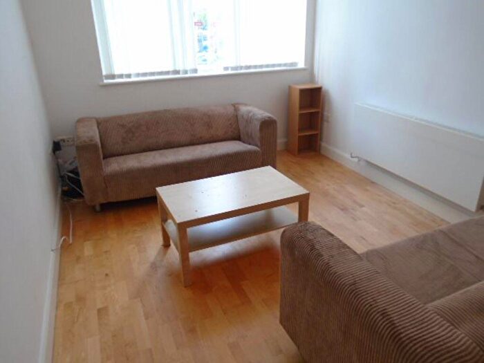 2 Bedroom Flat To Rent In Apt Dain Court, B29