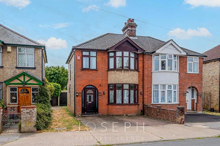 3 Bedroom Semi Detached House For Sale In Whitby Road, Ipswich, IP4