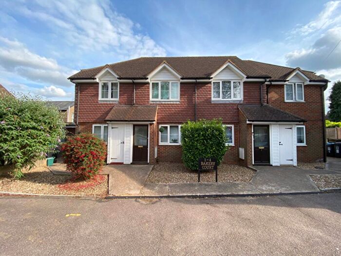 1 Bedroom Flat To Rent In Old Dean, Bovingdon, HP3