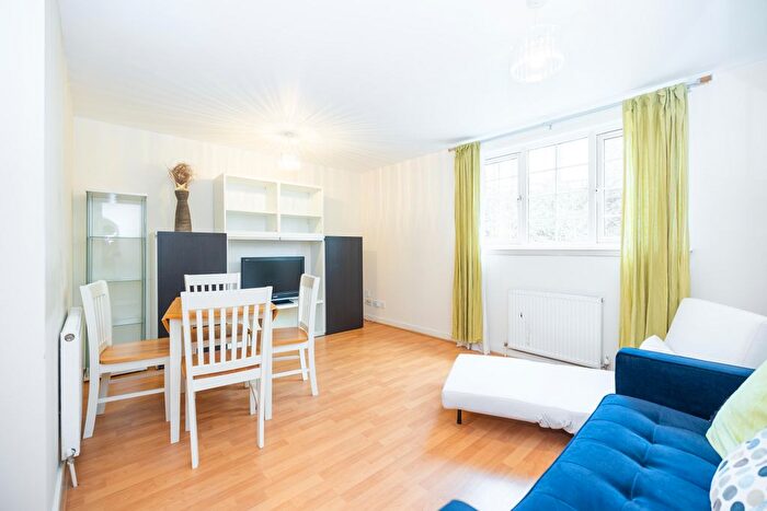 2 Bedroom Flat To Rent In Murieston Crescent Lane, Edinburgh, EH11