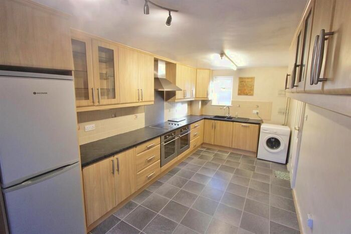 3 Bedroom Semi-Detached House To Rent In Kingston Street, Sheffield S4